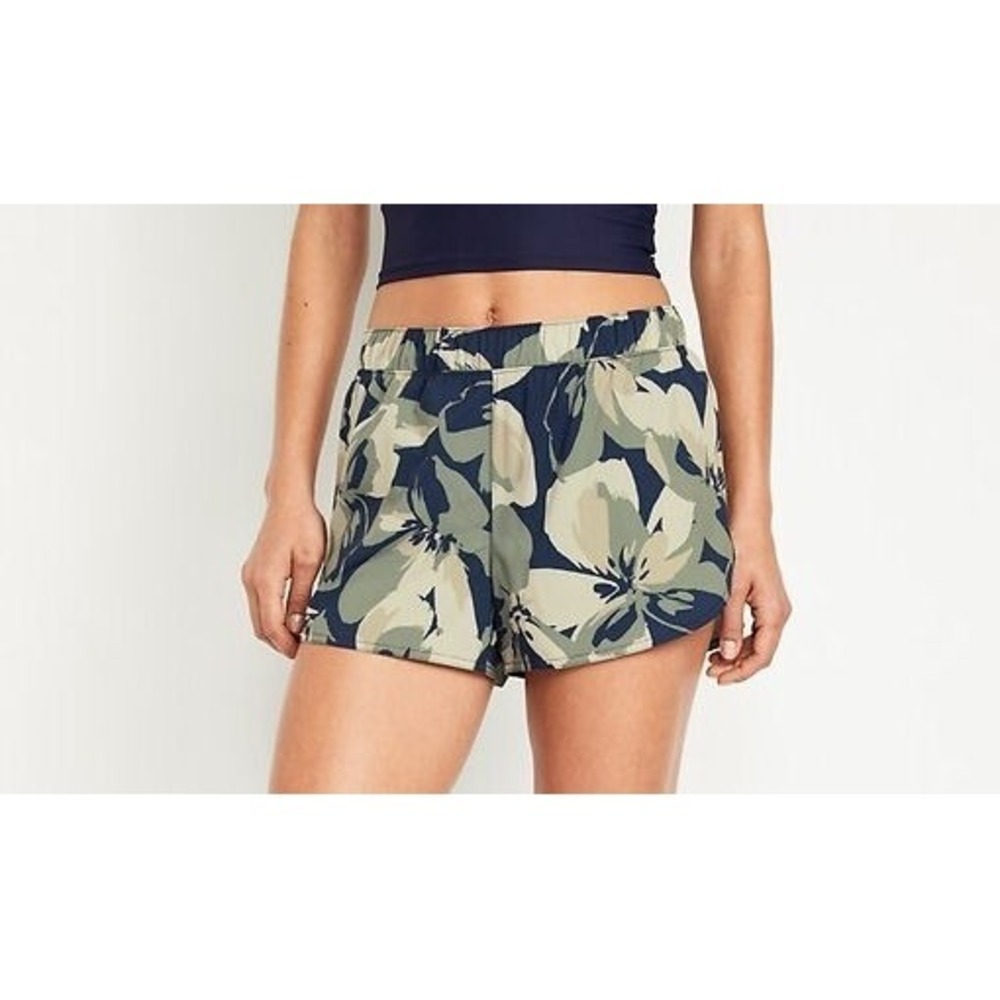 Old Navy Women's 3" Mid Rise StretchTech Run Shorts - Camo Green Floral - 2X